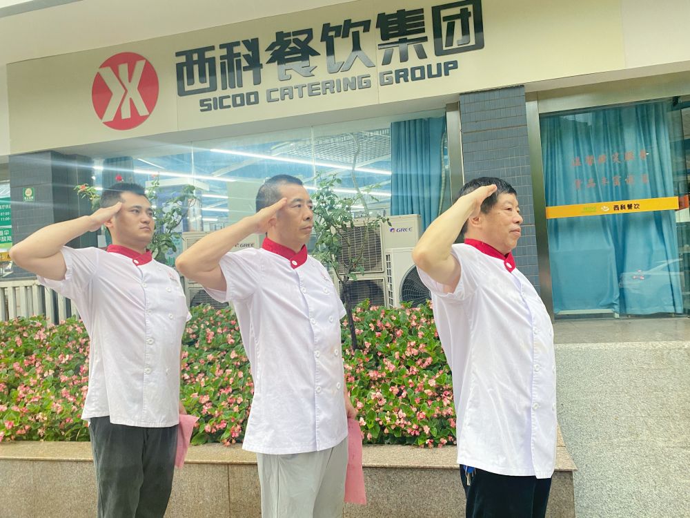 致敬最可爱的人 ——k8凯发餐饮治理集团建军节慰问在岗退役武士职工-公司新闻-k8凯发