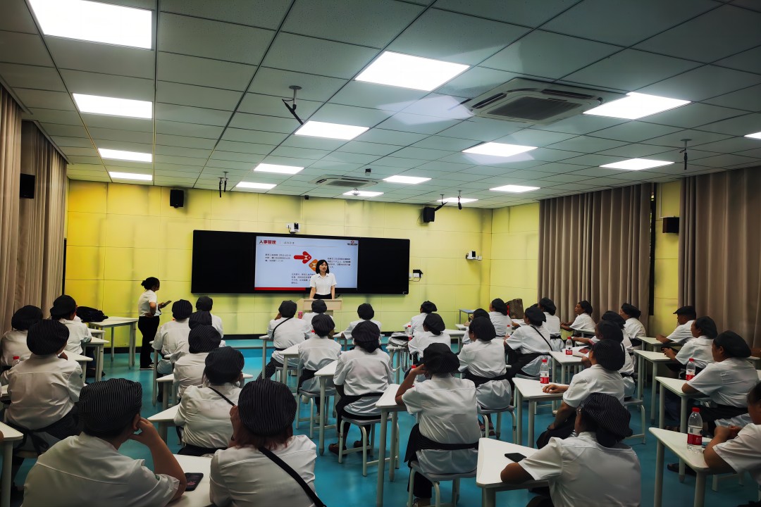 k8凯发餐饮集团开展2023年度秋季学期开学前食堂事情职员专项培训