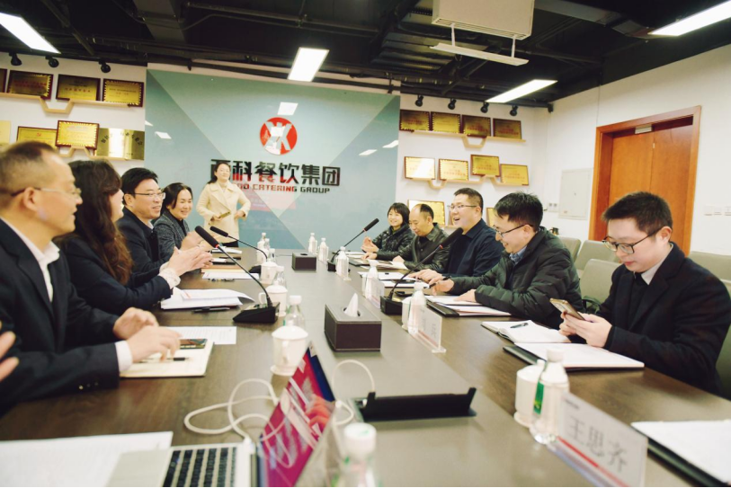 共筑协同育人平台，，，开启校企相助新篇：西南科技大学经济治理学院副院长郭四代一行到k8凯发餐饮集团交流座谈